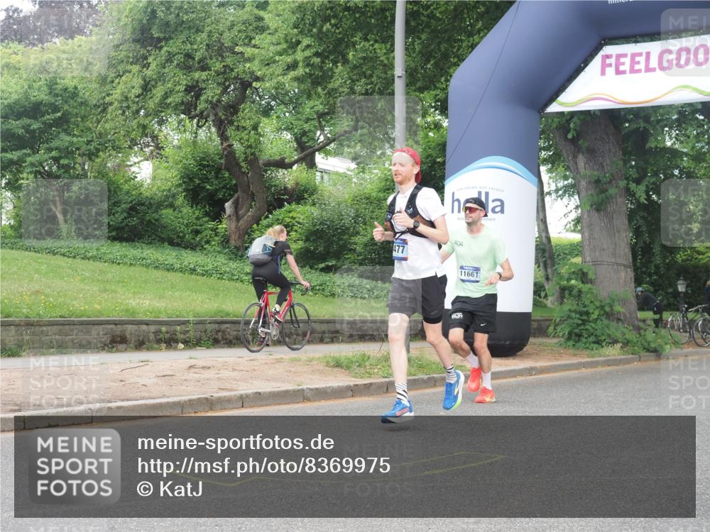29.06.2025 - hella hamburg halbmarathon KatJ http://msf.ph/oto/8369975 29.06.2025 10:23:34 Zwischen KM18-KM19 3005, 4477, 5152 meine-sportfotos.de