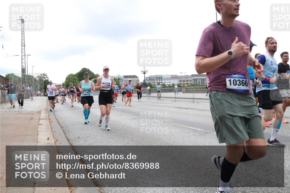 29.06.2025 - hella hamburg halbmarathon Lena Gebhardt http://msf.ph/oto/8369988 29.06.2025 10:48:50 Lombardsbrücke 1584, 94, 10366, 2, 1142, 1167, 1584, 2160, 2195, 2437, 2438, 2475, 2627, 2716, 2792, 2909, 3086, 3215, 3224, 3253, 3661, 5010, 5479, 5480, 5551, 6015, 6437, 6566, 7062, 7203, 7947, 7948, 8461, 8719, 8760, 8948, 9341, 9359, 9552, 9787, 10059, 10081, 10204, 10366, 10524, 10654, 10656, 11000, 11192, 11364, 11365, 13814, 13845, 15715, 16498, 16499, 16701 meine-sportfotos.de