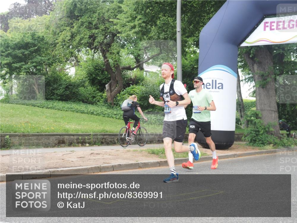 29.06.2025 - hella hamburg halbmarathon KatJ http://msf.ph/oto/8369991 29.06.2025 10:23:34 Zwischen KM18-KM19 3005, 4477, 5152 meine-sportfotos.de