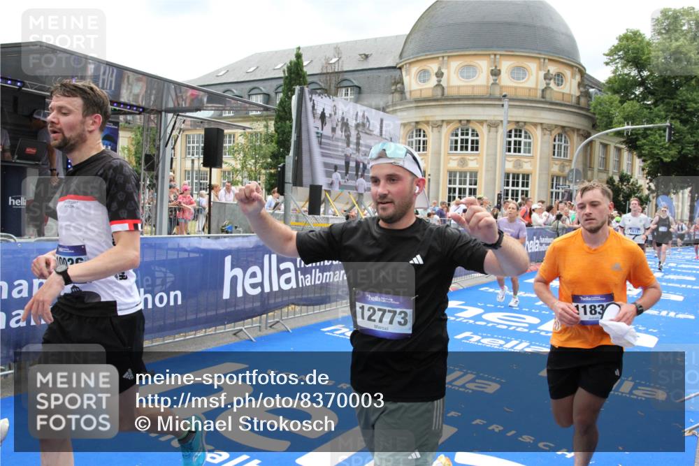 29.06.2025 - hella hamburg halbmarathon Michael Strokosch http://msf.ph/oto/8370003 29.06.2025 10:58:08 Ziel 1563, 1611, 3141, 4319, 4579, 6531, 6892, 8089, 10036, 10408, 11832, 12773, 13666, 15090, 15189, 15527 meine-sportfotos.de