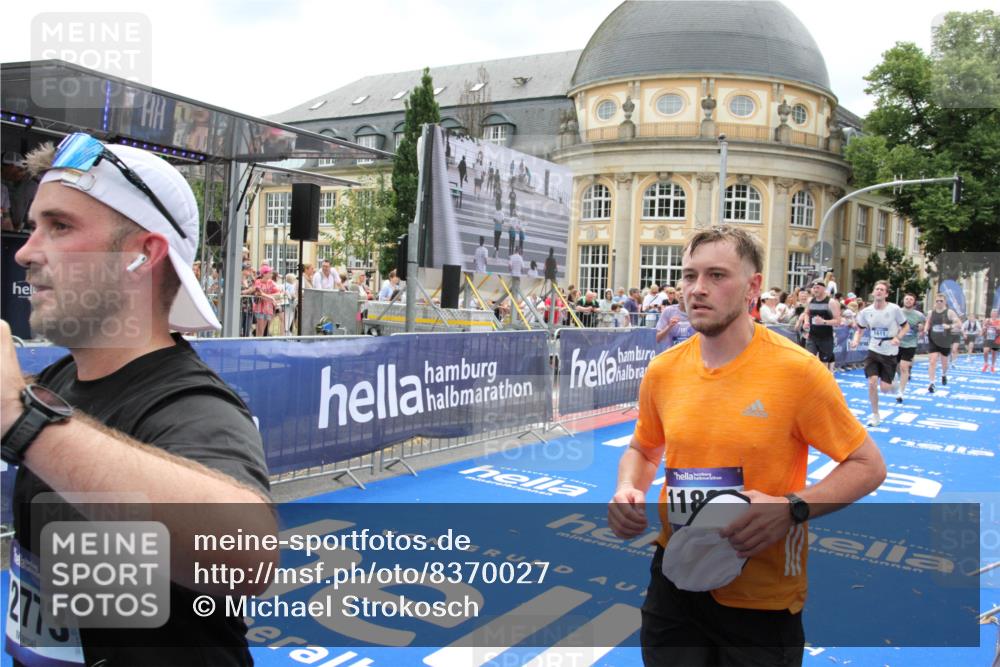 29.06.2025 - hella hamburg halbmarathon Michael Strokosch http://msf.ph/oto/8370027 29.06.2025 10:58:08 Ziel 1563, 1611, 3141, 4319, 4579, 6531, 6892, 8089, 10036, 10408, 11832, 12773, 13666, 15090, 15189, 15527 meine-sportfotos.de