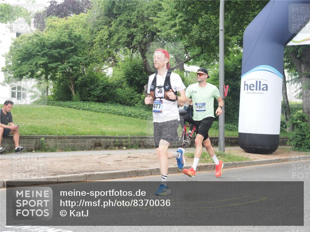 29.06.2025 - hella hamburg halbmarathon KatJ http://msf.ph/oto/8370036 29.06.2025 10:23:34 Zwischen KM18-KM19 3005, 4477, 5152 meine-sportfotos.de