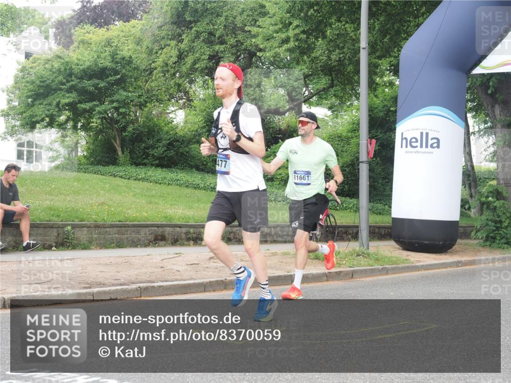 29.06.2025 - hella hamburg halbmarathon KatJ http://msf.ph/oto/8370059 29.06.2025 10:23:35 Zwischen KM18-KM19 3005, 4477, 5152 meine-sportfotos.de