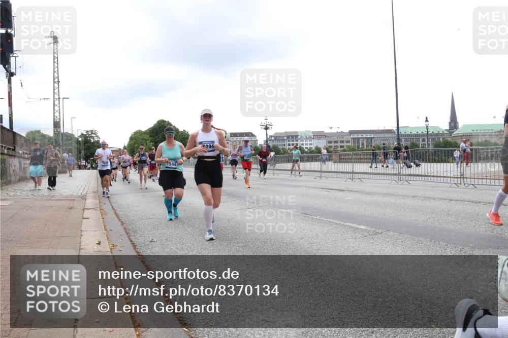 29.06.2025 - hella hamburg halbmarathon Lena Gebhardt http://msf.ph/oto/8370134 29.06.2025 10:48:50 Lombardsbrücke 1584, 204, 1142, 1167, 1584, 2160, 2195, 2437, 2438, 2475, 2627, 2716, 2792, 2909, 3086, 3215, 3224, 3253, 3661, 5010, 5479, 5480, 5551, 6015, 6437, 6566, 7062, 7203, 7947, 7948, 8461, 8719, 8760, 8948, 9341, 9359, 9552, 9787, 10059, 10081, 10204, 10366, 10524, 10654, 10656, 11000, 11192, 11364, 11365, 13814, 13845, 15715, 16498, 16499, 16701 meine-sportfotos.de