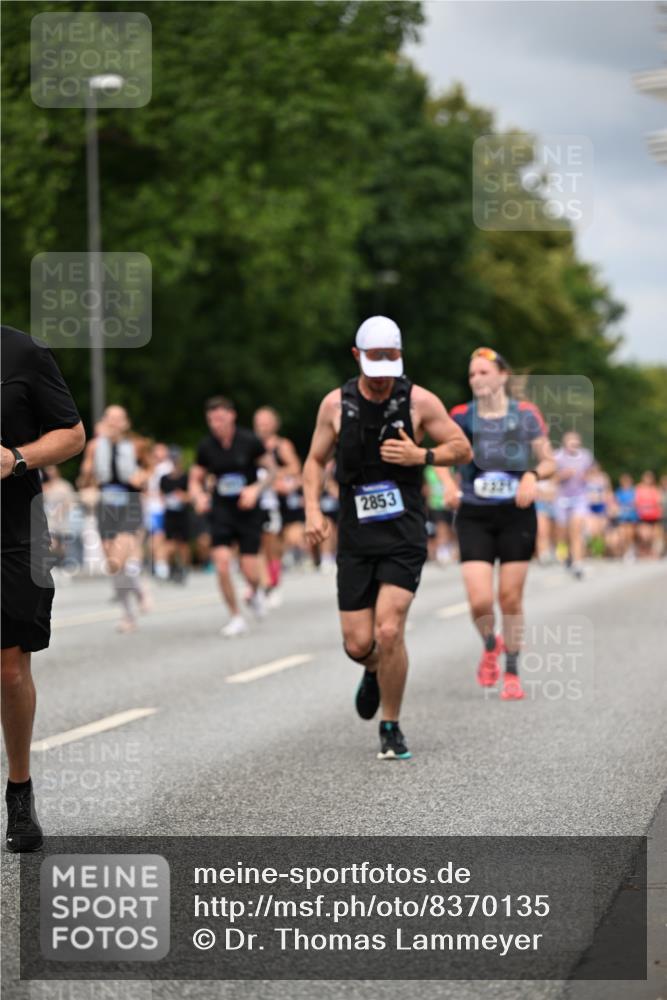 29.06.2025 - hella hamburg halbmarathon Dr. Thomas Lammeyer http://msf.ph/oto/8370135 29.06.2025 10:41:58 Kennedybrücke 1337, 1475, 1799, 1985, 2016, 2031, 2853, 4442, 4762, 5139, 5522, 5523, 6697, 6955, 7124, 7321, 7544, 7629, 8499, 8811, 8843, 8985, 9288, 9894, 10025, 10159, 10506, 10836 meine-sportfotos.de