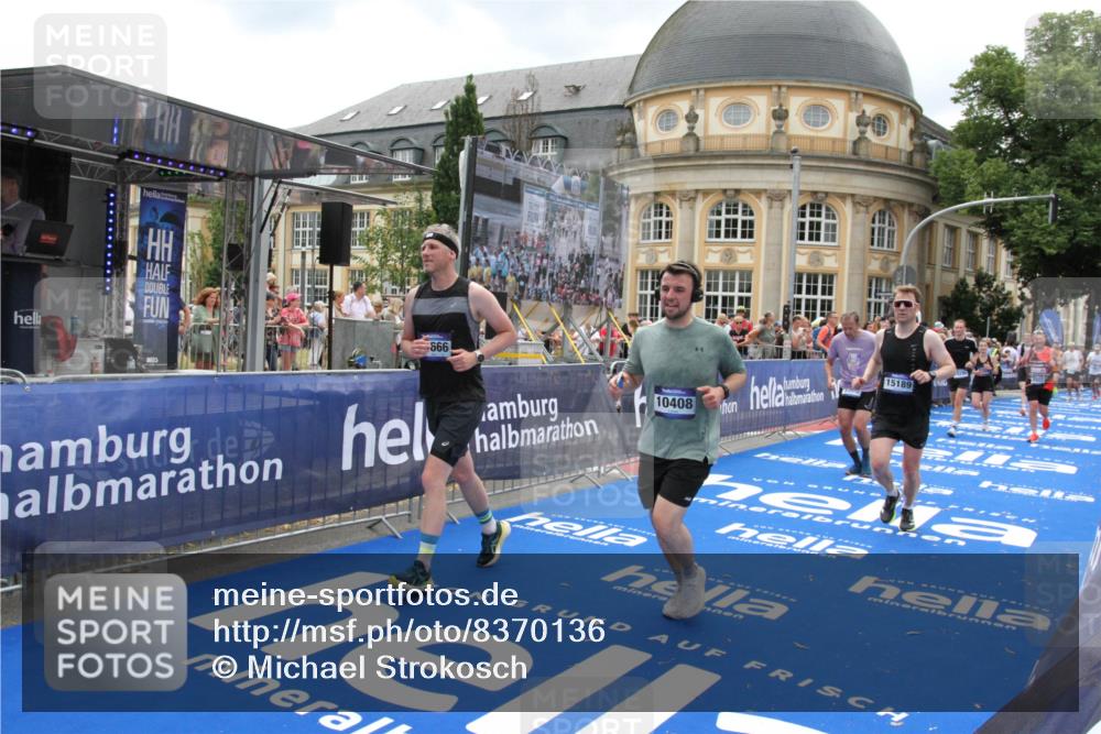 29.06.2025 - hella hamburg halbmarathon Michael Strokosch http://msf.ph/oto/8370136 29.06.2025 10:58:12 Ziel 1563, 1611, 2907, 4319, 4426, 6892, 8290, 10408, 13666, 15125, 15189 meine-sportfotos.de