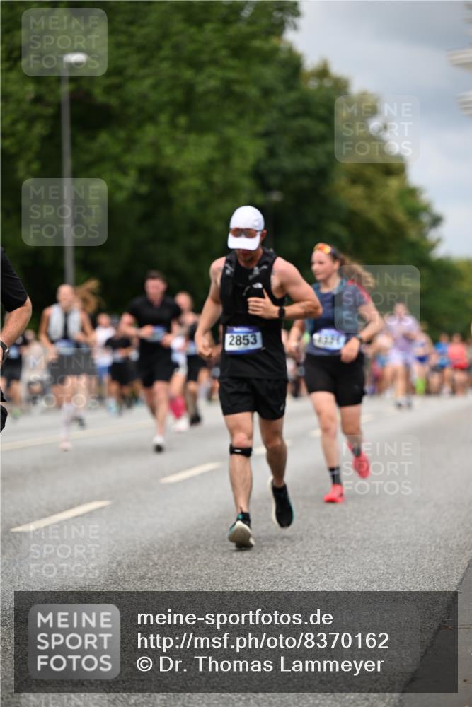 29.06.2025 - hella hamburg halbmarathon Dr. Thomas Lammeyer http://msf.ph/oto/8370162 29.06.2025 10:41:58 Kennedybrücke 1337, 1475, 1799, 1985, 2016, 2031, 2853, 4442, 4762, 5139, 5522, 5523, 6697, 6955, 7124, 7321, 7544, 7629, 8499, 8811, 8843, 8985, 9288, 9894, 10025, 10159, 10506, 10836 meine-sportfotos.de