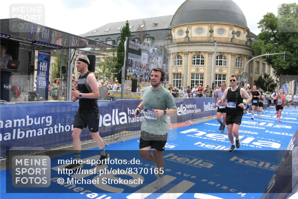 29.06.2025 - hella hamburg halbmarathon Michael Strokosch http://msf.ph/oto/8370165 29.06.2025 10:58:12 Ziel 1563, 1611, 2907, 4319, 4426, 6892, 8290, 10408, 13666, 15125, 15189 meine-sportfotos.de