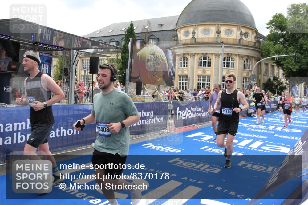 29.06.2025 - hella hamburg halbmarathon Michael Strokosch http://msf.ph/oto/8370178 29.06.2025 10:58:12 Ziel 1563, 1611, 2907, 4319, 4426, 6892, 8290, 10408, 13666, 15125, 15189 meine-sportfotos.de