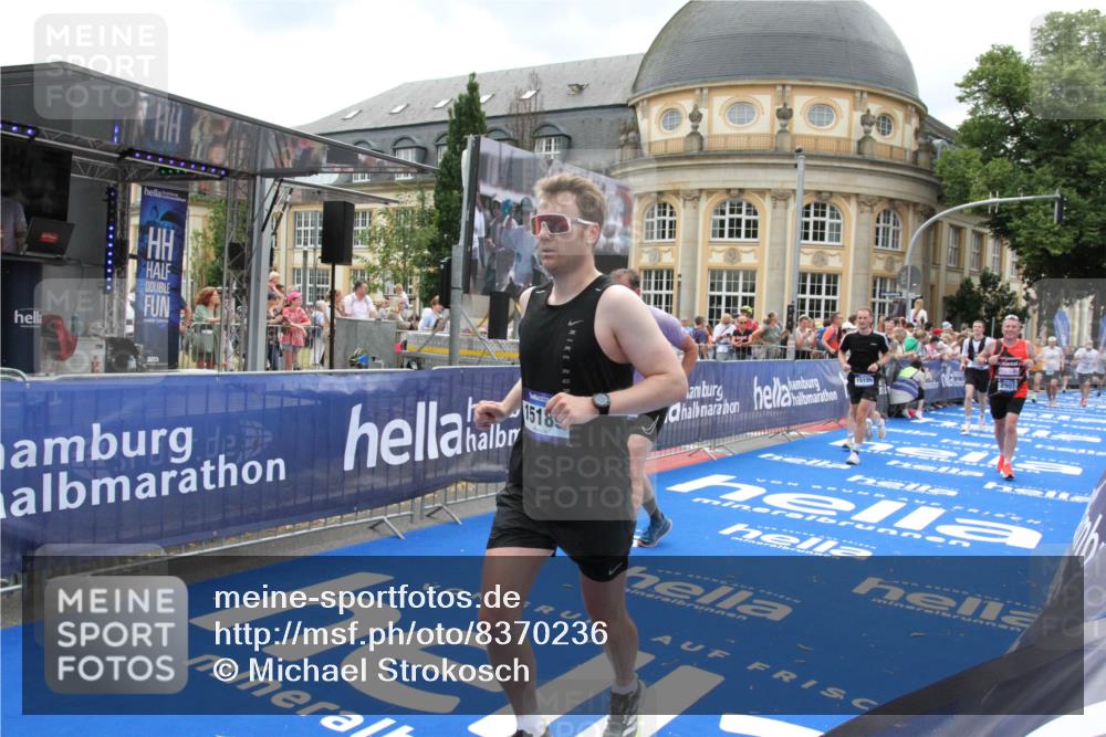 29.06.2025 - hella hamburg halbmarathon Michael Strokosch http://msf.ph/oto/8370236 29.06.2025 10:58:13 Ziel 1563, 1611, 2907, 4319, 4426, 6104, 8290, 10408, 13666, 15125, 15189, 18068 meine-sportfotos.de