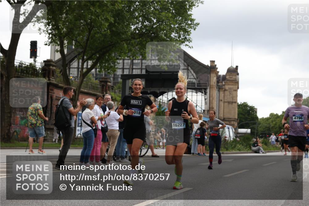 29.06.2025 - hella hamburg halbmarathon Yannick Fuchs http://msf.ph/oto/8370257 29.06.2025 10:53:38 20KM 2780, 3114, 3425, 4238, 4379, 4796, 4986, 6327, 7287, 7824, 8030, 8326, 8481, 8807, 9741, 9985, 10488, 10587, 10896, 11018, 11114, 11158, 11159, 11250, 11757, 12261, 12406, 12736, 12779, 12862, 13036, 13706, 13761, 14471, 14928, 15083, 15525, 15785, 15914, 16227, 16530, 16754, 16915, 17176, 17304, 17860, 18377, 18485, 18716, 18855, 19178 meine-sportfotos.de