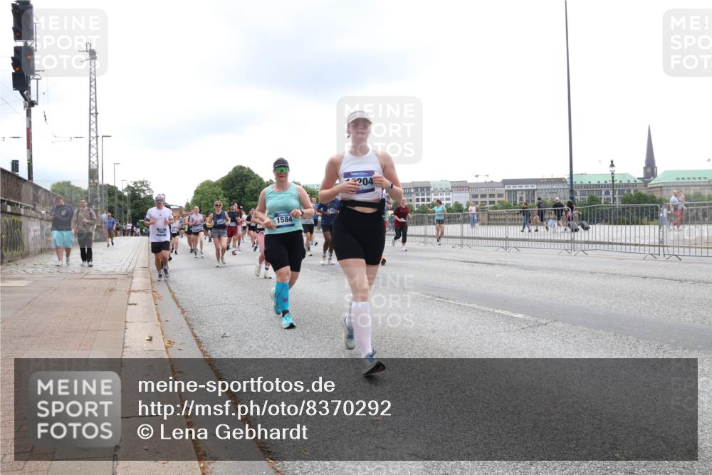 29.06.2025 - hella hamburg halbmarathon Lena Gebhardt http://msf.ph/oto/8370292 29.06.2025 10:48:51 Lombardsbrücke 7947, 1584, 204, 1142, 1167, 1584, 2160, 2195, 2437, 2438, 2475, 2627, 2713, 2716, 2792, 2909, 3086, 3215, 3224, 3253, 3661, 5010, 5118, 5479, 5480, 5551, 6015, 6437, 6566, 6979, 7062, 7203, 7947, 7948, 8461, 8719, 8760, 9341, 9359, 9552, 9787, 10059, 10081, 10204, 10366, 10524, 10654, 10656, 11000, 11031, 11192, 11364, 11365, 13814, 13845, 15715, 16498, 16499, 16701 meine-sportfotos.de