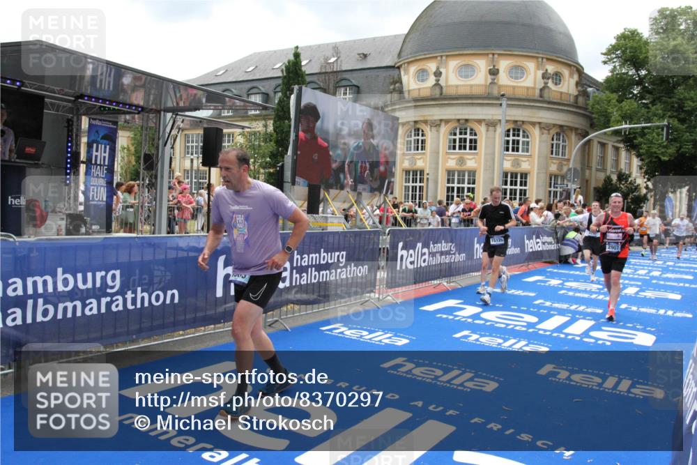 29.06.2025 - hella hamburg halbmarathon Michael Strokosch http://msf.ph/oto/8370297 29.06.2025 10:58:14 Ziel 1563, 2907, 4426, 6104, 8290, 10408, 13666, 14631, 15125, 15189, 18068 meine-sportfotos.de