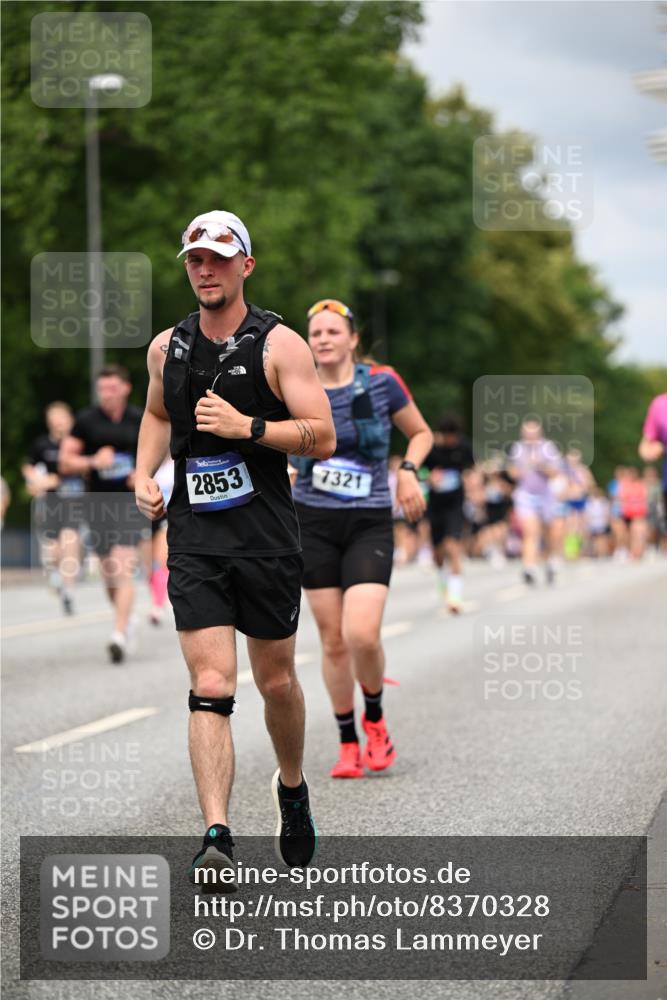 29.06.2025 - hella hamburg halbmarathon Dr. Thomas Lammeyer http://msf.ph/oto/8370328 29.06.2025 10:42:00 Kennedybrücke 1337, 1475, 1799, 1985, 2016, 2031, 2853, 3286, 3880, 4442, 4762, 5139, 5522, 5523, 6697, 6955, 7124, 7321, 7544, 7629, 8499, 8811, 8843, 8985, 9288, 9524, 9894, 10025, 10159, 10506, 10836, 11087 meine-sportfotos.de