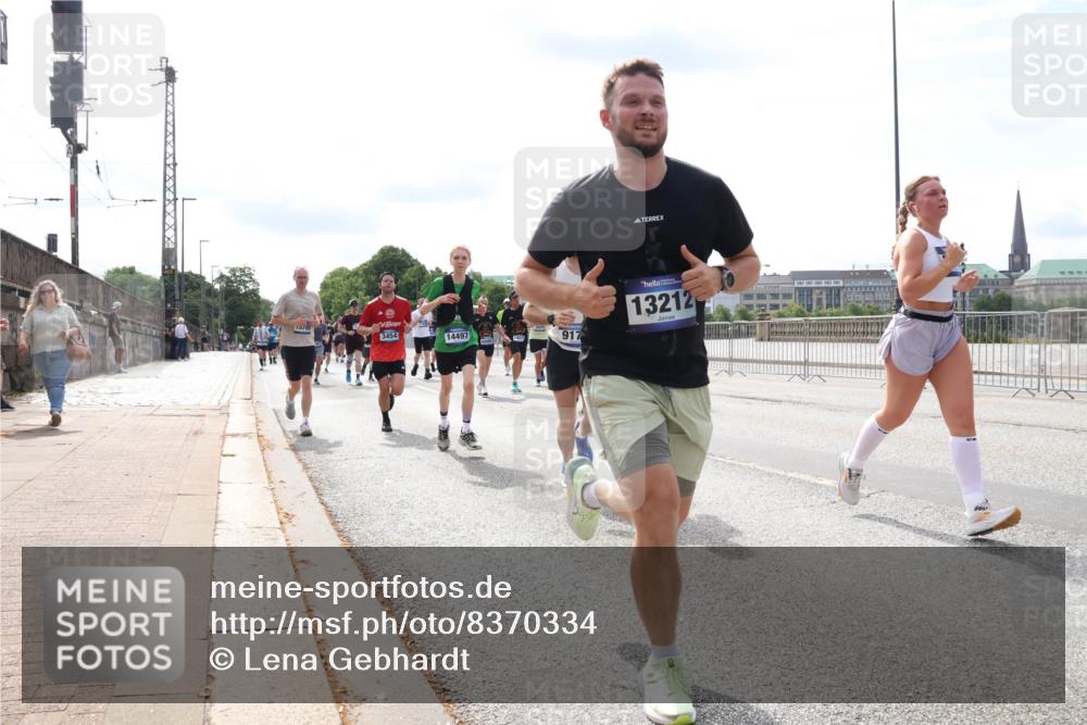 29.06.2025 - hella hamburg halbmarathon Lena Gebhardt http://msf.ph/oto/8370334 29.06.2025 10:14:49 Lombardsbrücke 3454, 14497, 917, 13212, 1071, 1379, 1406, 1575, 1728, 2046, 2140, 2494, 2601, 2690, 2990, 3020, 3025, 3154, 3454, 3507, 3509, 3691, 3756, 3834, 3844, 4495, 4641, 5191, 5608, 5670, 5800, 5981, 6028, 6083, 6181, 6248, 6366, 6935, 7195, 7439, 7802, 7840, 7881, 8055, 8147, 8239, 8275, 8522, 8563, 8609, 8755, 8854, 9113, 9173, 9556, 9663, 9709, 9911, 10224, 10391, 10589, 10610, 10717, 10963, 11271, 11598, 12467, 13237, 14488, 16126 meine-sportfotos.de