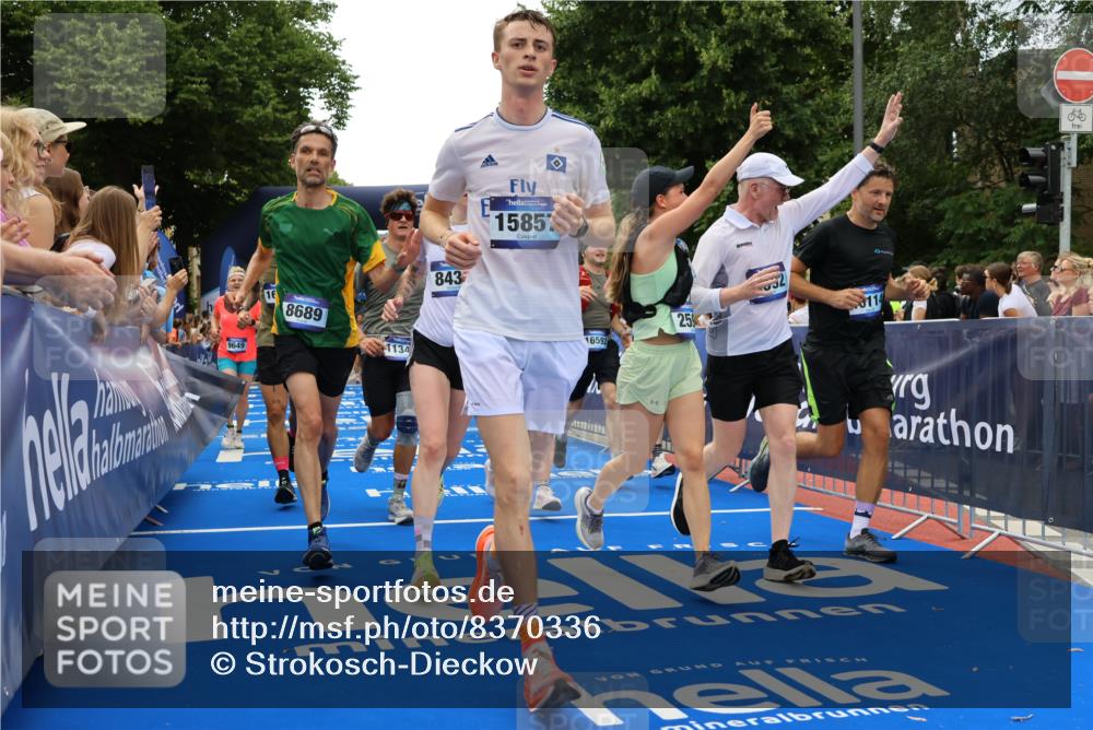 29.06.2025 - hella hamburg halbmarathon Strokosch-Dieckow http://msf.ph/oto/8370336 29.06.2025 10:49:32 Ziel 1342, 1476, 2504, 2516, 2592, 2596, 2878, 2889, 2937, 5705, 5978, 6115, 8437, 8689, 8813, 9038, 9463, 9649, 11339, 11340, 11679, 11779, 11977, 12094, 13233, 13269, 14562, 14838, 15392, 15857, 16114, 16592, 16738, 16891, 17001, 18058, 18476, 18887, 18960 meine-sportfotos.de