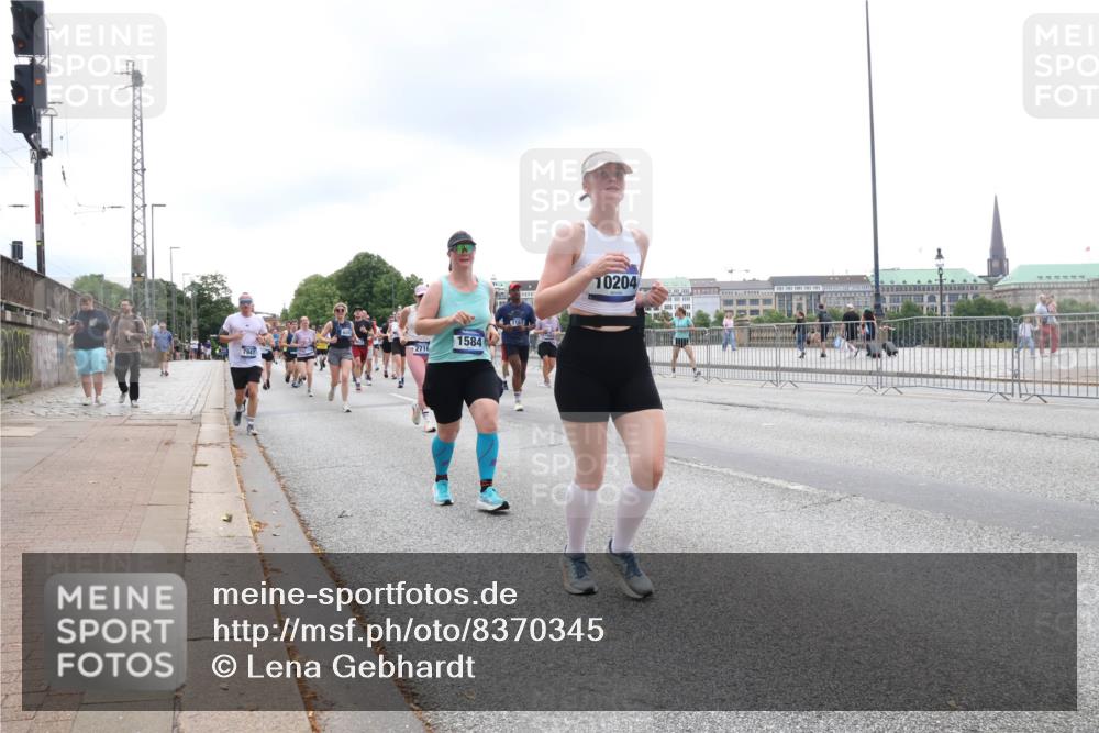 29.06.2025 - hella hamburg halbmarathon Lena Gebhardt http://msf.ph/oto/8370345 29.06.2025 10:48:51 Lombardsbrücke 2716, 7947, 1584, 10204, 1142, 1167, 1584, 2160, 2195, 2437, 2438, 2475, 2627, 2713, 2716, 2792, 2909, 3086, 3215, 3224, 3253, 3661, 5010, 5118, 5479, 5480, 5551, 6015, 6437, 6566, 6979, 7062, 7203, 7947, 7948, 8461, 8719, 8760, 9341, 9359, 9552, 9787, 10059, 10081, 10204, 10366, 10524, 10654, 10656, 11000, 11031, 11192, 11364, 11365, 13814, 13845, 15715, 16498, 16499, 16701 meine-sportfotos.de