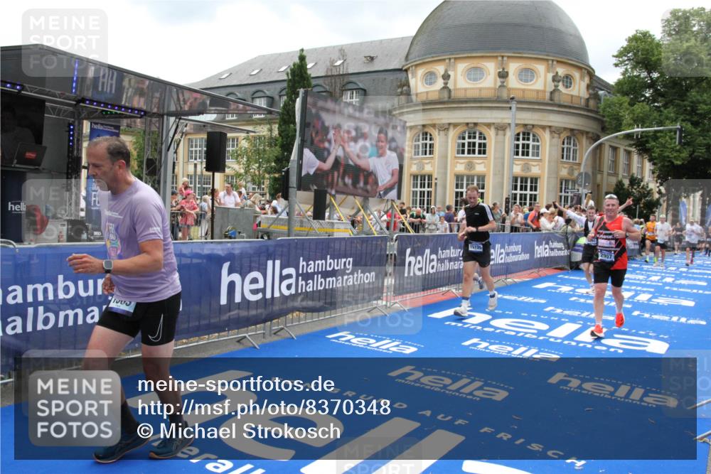 29.06.2025 - hella hamburg halbmarathon Michael Strokosch http://msf.ph/oto/8370348 29.06.2025 10:58:14 Ziel 1563, 2907, 4426, 6104, 8290, 10408, 13666, 14631, 15125, 15189, 18068 meine-sportfotos.de