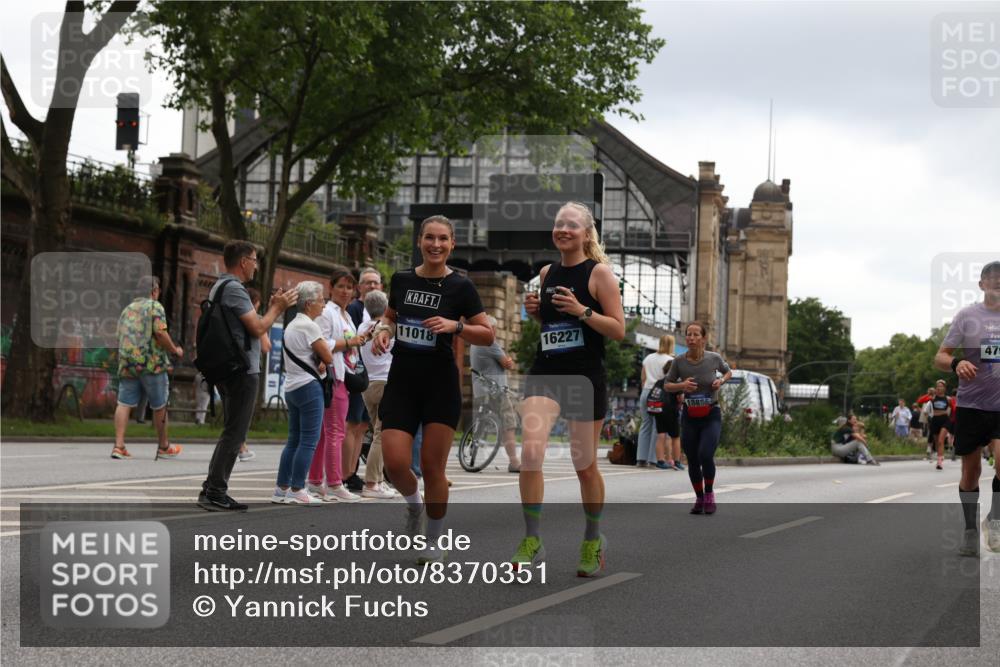 29.06.2025 - hella hamburg halbmarathon Yannick Fuchs http://msf.ph/oto/8370351 29.06.2025 10:53:38 20KM 2780, 3114, 3425, 4238, 4379, 4796, 4986, 6327, 7287, 7824, 8030, 8326, 8481, 8807, 9741, 9985, 10488, 10587, 10896, 11018, 11114, 11158, 11159, 11250, 11757, 12261, 12406, 12736, 12779, 12862, 13036, 13706, 13761, 14471, 14928, 15083, 15525, 15785, 15914, 16227, 16530, 16754, 16915, 17176, 17304, 17860, 18377, 18485, 18716, 18855, 19178 meine-sportfotos.de