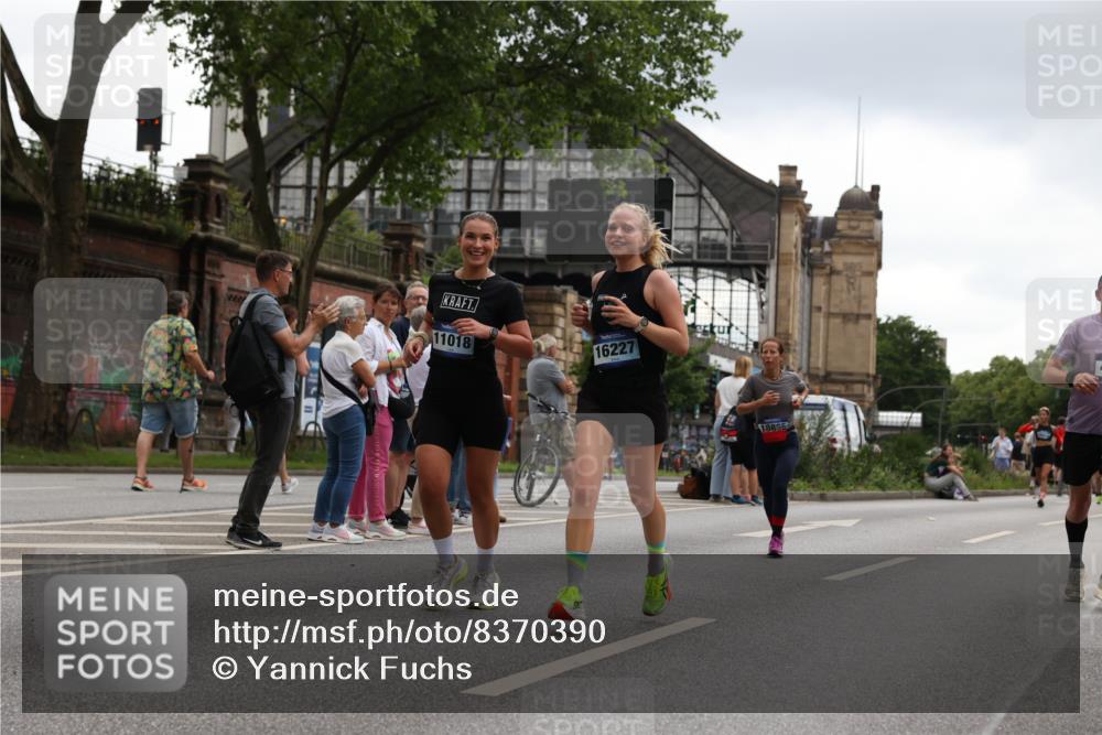 29.06.2025 - hella hamburg halbmarathon Yannick Fuchs http://msf.ph/oto/8370390 29.06.2025 10:53:39 20KM 2780, 3114, 3425, 4238, 4379, 4796, 4986, 6327, 6470, 7287, 7824, 8030, 8326, 8481, 8807, 9741, 9985, 10488, 10587, 11018, 11114, 11158, 11159, 11250, 11757, 12406, 12736, 12779, 12862, 13036, 13706, 13761, 14471, 14928, 15083, 15525, 15785, 15914, 16227, 16530, 16754, 16915, 17176, 17304, 17860, 18377, 18485, 18716, 18855, 19178 meine-sportfotos.de