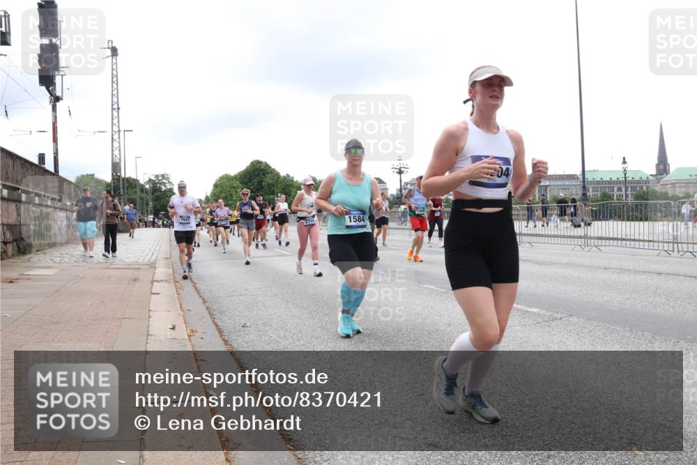 29.06.2025 - hella hamburg halbmarathon Lena Gebhardt http://msf.ph/oto/8370421 29.06.2025 10:48:51 Lombardsbrücke 7947, 1584, 04, 1142, 1167, 1584, 2160, 2195, 2437, 2438, 2475, 2627, 2713, 2716, 2792, 2909, 3086, 3215, 3224, 3253, 3661, 5010, 5118, 5479, 5480, 5551, 6015, 6437, 6566, 6979, 7062, 7203, 7947, 7948, 8461, 8719, 8760, 9341, 9359, 9552, 9787, 10059, 10081, 10204, 10366, 10524, 10654, 10656, 11000, 11031, 11192, 11364, 11365, 13814, 13845, 15715, 16498, 16499, 16701 meine-sportfotos.de