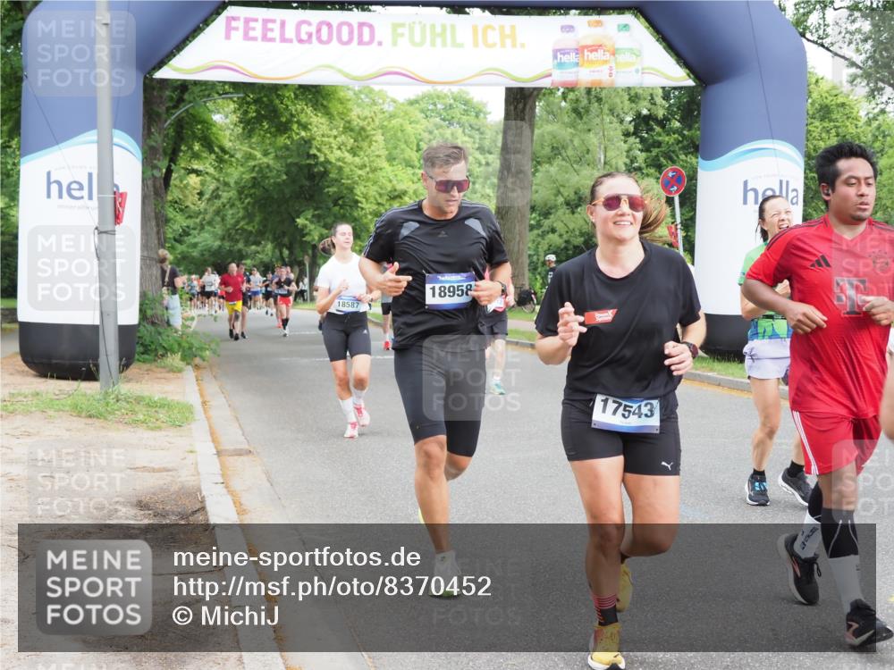 29.06.2025 - hella hamburg halbmarathon MichiJ http://msf.ph/oto/8370452 29.06.2025 10:44:33 Zwischen KM18-KM19 1239, 1387, 3141, 4579, 6592, 10599, 11018, 11043, 13863, 14266, 15664, 16227, 17543, 18325, 18531 meine-sportfotos.de