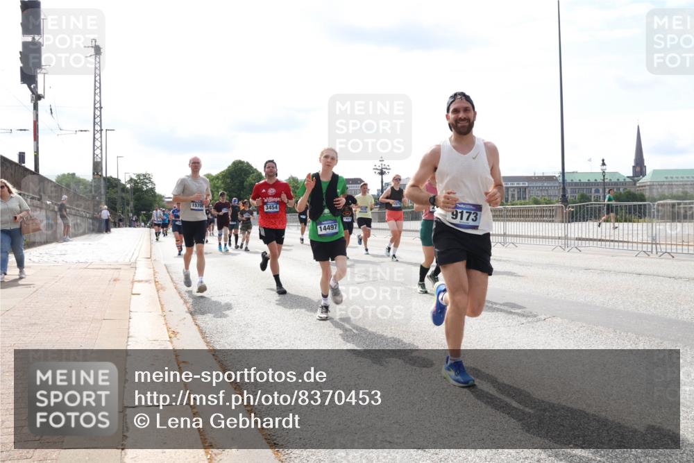 29.06.2025 - hella hamburg halbmarathon Lena Gebhardt http://msf.ph/oto/8370453 29.06.2025 10:14:50 Lombardsbrücke 3454, 14497, 9173, 1071, 1296, 1379, 1406, 1575, 1728, 1745, 2046, 2140, 2494, 2601, 2690, 2990, 3020, 3025, 3154, 3454, 3507, 3509, 3691, 3756, 3834, 3844, 4495, 4641, 5191, 5608, 5670, 5800, 5981, 6028, 6083, 6181, 6248, 6366, 6935, 7195, 7439, 7802, 7840, 7881, 8055, 8147, 8239, 8275, 8522, 8563, 8609, 8755, 8854, 9113, 9173, 9556, 9663, 9709, 9911, 9975, 10224, 10391, 10589, 10610, 10717, 10963, 11271, 11598, 12467, 13237, 16126 meine-sportfotos.de