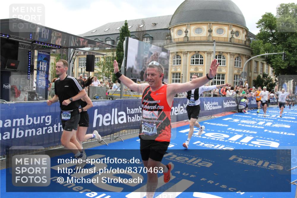 29.06.2025 - hella hamburg halbmarathon Michael Strokosch http://msf.ph/oto/8370463 29.06.2025 10:58:16 Ziel 1563, 2907, 4426, 4592, 6104, 8290, 9230, 14631, 15125, 18068 meine-sportfotos.de