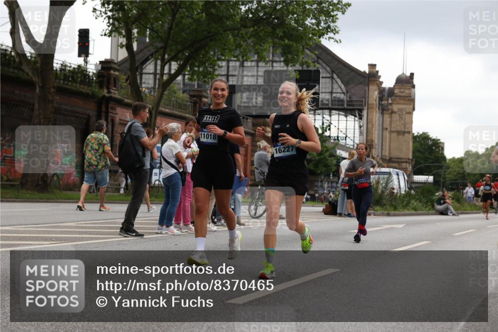 29.06.2025 - hella hamburg halbmarathon Yannick Fuchs http://msf.ph/oto/8370465 29.06.2025 10:53:39 20KM 2780, 3114, 3425, 4238, 4379, 4796, 4986, 6327, 6470, 7287, 7824, 8030, 8326, 8481, 8807, 9741, 9985, 10488, 10587, 11018, 11114, 11158, 11159, 11250, 11757, 12406, 12736, 12779, 12862, 13036, 13706, 13761, 14471, 14928, 15083, 15525, 15785, 15914, 16227, 16530, 16754, 16915, 17176, 17304, 17860, 18377, 18485, 18716, 18855, 19178 meine-sportfotos.de