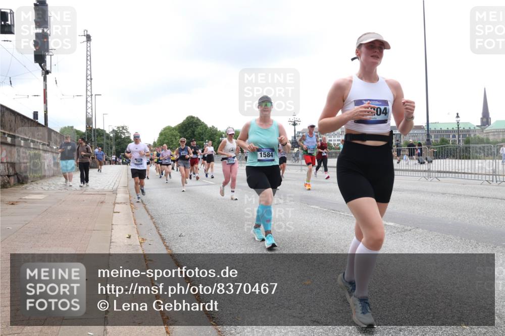 29.06.2025 - hella hamburg halbmarathon Lena Gebhardt http://msf.ph/oto/8370467 29.06.2025 10:48:52 Lombardsbrücke 7947, 1584, 2716, 1384, 04, 1142, 1167, 1584, 2160, 2395, 2437, 2438, 2627, 2713, 2716, 2792, 3086, 3215, 3224, 3253, 3661, 5010, 5118, 5479, 5480, 5551, 6015, 6437, 6566, 6979, 7062, 7203, 7947, 7948, 8461, 8719, 8760, 9341, 9359, 9552, 9787, 10059, 10081, 10204, 10366, 10524, 10654, 10656, 11000, 11031, 11192, 11364, 11365, 13814, 13845, 15715, 16498, 16499, 16701 meine-sportfotos.de