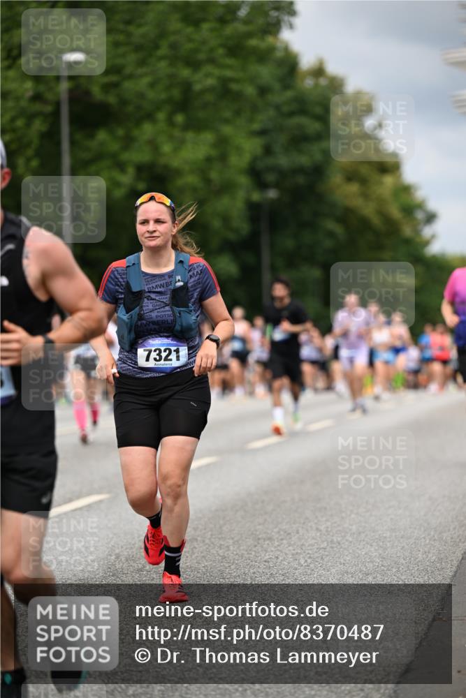 29.06.2025 - hella hamburg halbmarathon Dr. Thomas Lammeyer http://msf.ph/oto/8370487 29.06.2025 10:42:01 Kennedybrücke 1337, 1475, 1799, 1985, 2016, 2031, 2853, 3286, 3880, 4762, 5139, 5522, 5523, 6697, 6955, 7124, 7321, 7629, 8499, 8811, 8843, 8985, 9288, 9524, 9894, 10025, 10159, 10506, 10836, 11087 meine-sportfotos.de