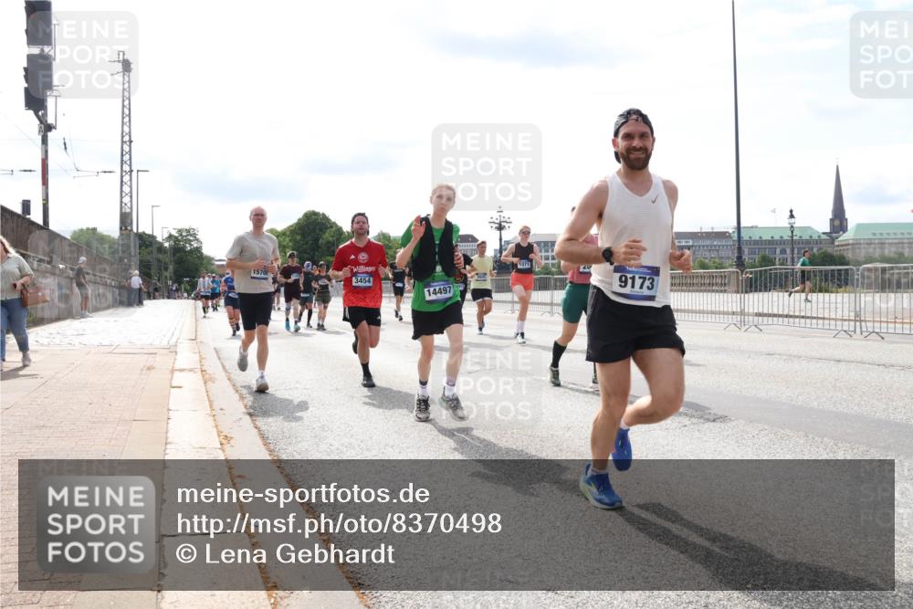 29.06.2025 - hella hamburg halbmarathon Lena Gebhardt http://msf.ph/oto/8370498 29.06.2025 10:14:50 Lombardsbrücke 15700, 3454, 14497, 1071, 9173, 1071, 1296, 1379, 1406, 1575, 1728, 1745, 2046, 2140, 2494, 2601, 2690, 2990, 3020, 3025, 3154, 3454, 3507, 3509, 3691, 3756, 3834, 3844, 4495, 4641, 5191, 5608, 5670, 5800, 5981, 6028, 6083, 6181, 6248, 6366, 6935, 7195, 7439, 7802, 7840, 7881, 8055, 8147, 8239, 8275, 8522, 8563, 8609, 8755, 8854, 9113, 9173, 9556, 9663, 9709, 9911, 9975, 10224, 10391, 10589, 10610, 10717, 10963, 11271, 11598, 12467, 13237, 16126 meine-sportfotos.de