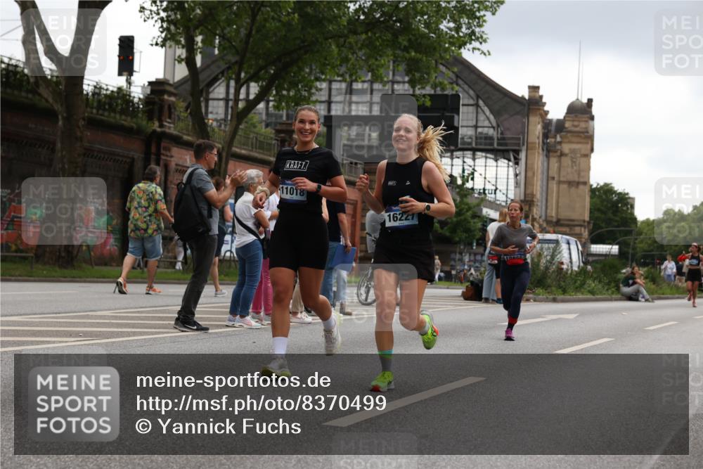 29.06.2025 - hella hamburg halbmarathon Yannick Fuchs http://msf.ph/oto/8370499 29.06.2025 10:53:39 20KM 2780, 3114, 3425, 4238, 4379, 4796, 4986, 6327, 6470, 7287, 7824, 8030, 8326, 8481, 8807, 9741, 9985, 10488, 10587, 11018, 11114, 11158, 11159, 11250, 11757, 12406, 12736, 12779, 12862, 13036, 13706, 13761, 14471, 14928, 15083, 15525, 15785, 15914, 16227, 16530, 16754, 16915, 17176, 17304, 17860, 18377, 18485, 18716, 18855, 19178 meine-sportfotos.de