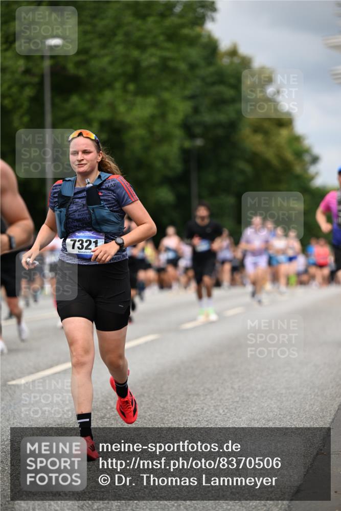 29.06.2025 - hella hamburg halbmarathon Dr. Thomas Lammeyer http://msf.ph/oto/8370506 29.06.2025 10:42:01 Kennedybrücke 1337, 1475, 1799, 1985, 2016, 2031, 2853, 3286, 3880, 4762, 5139, 5522, 5523, 6697, 6955, 7124, 7321, 7629, 8499, 8811, 8843, 8985, 9288, 9524, 9894, 10025, 10159, 10506, 10836, 11087 meine-sportfotos.de