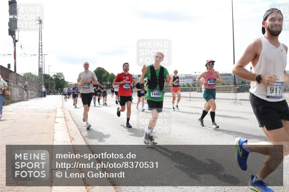 29.06.2025 - hella hamburg halbmarathon Lena Gebhardt http://msf.ph/oto/8370531 29.06.2025 10:14:50 Lombardsbrücke 15700, 3454, 14497, 1071, 2046, 9173, 1071, 1296, 1379, 1406, 1575, 1728, 1745, 2046, 2140, 2494, 2601, 2690, 2990, 3020, 3025, 3154, 3454, 3507, 3509, 3691, 3756, 3834, 3844, 4495, 4641, 5191, 5608, 5670, 5800, 5981, 6028, 6083, 6181, 6248, 6366, 6935, 7195, 7439, 7802, 7840, 7881, 8055, 8147, 8239, 8275, 8522, 8563, 8609, 8755, 8854, 9113, 9173, 9556, 9663, 9709, 9911, 9975, 10224, 10391, 10589, 10610, 10717, 10963, 11271, 11598, 12467, 13237, 16126 meine-sportfotos.de