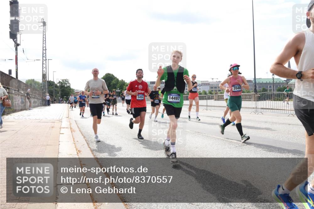 29.06.2025 - hella hamburg halbmarathon Lena Gebhardt http://msf.ph/oto/8370557 29.06.2025 10:14:50 Lombardsbrücke 15700, 1071, 2046, 3454, 14497, 1071, 1296, 1379, 1406, 1575, 1728, 1745, 2046, 2140, 2494, 2601, 2690, 2990, 3020, 3025, 3154, 3454, 3507, 3509, 3691, 3756, 3834, 3844, 4495, 4641, 5191, 5608, 5670, 5800, 5981, 6028, 6083, 6181, 6248, 6366, 6935, 7195, 7439, 7802, 7840, 7881, 8055, 8147, 8239, 8275, 8522, 8563, 8609, 8755, 8854, 9113, 9173, 9556, 9663, 9709, 9911, 9975, 10224, 10391, 10589, 10610, 10717, 10963, 11271, 11598, 12467, 13237, 16126 meine-sportfotos.de