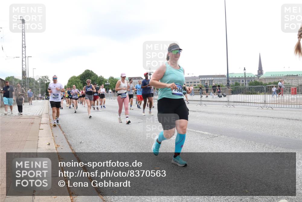 29.06.2025 - hella hamburg halbmarathon Lena Gebhardt http://msf.ph/oto/8370563 29.06.2025 10:48:52 Lombardsbrücke 7947, 584, 1142, 1167, 1584, 2160, 2395, 2437, 2438, 2627, 2713, 2716, 2792, 3086, 3215, 3224, 3253, 3661, 5010, 5118, 5479, 5480, 5551, 6015, 6437, 6566, 6979, 7062, 7203, 7947, 7948, 8461, 8719, 8760, 9341, 9359, 9552, 9787, 10059, 10081, 10204, 10366, 10524, 10654, 10656, 11000, 11031, 11192, 11364, 11365, 13814, 13845, 15715, 16498, 16499, 16701 meine-sportfotos.de