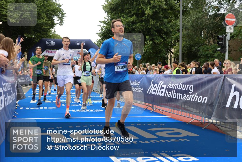 29.06.2025 - hella hamburg halbmarathon Strokosch-Dieckow http://msf.ph/oto/8370580 29.06.2025 10:49:31 Ziel 1342, 1476, 2504, 2516, 2592, 2596, 2878, 2889, 2937, 5705, 5978, 8437, 8689, 8813, 9038, 9463, 9649, 11339, 11340, 11679, 11779, 11977, 12094, 12670, 13233, 13269, 14562, 14838, 15392, 15784, 15857, 15894, 15966, 16114, 16592, 16738, 16891, 17001, 18476, 18887, 18960 meine-sportfotos.de