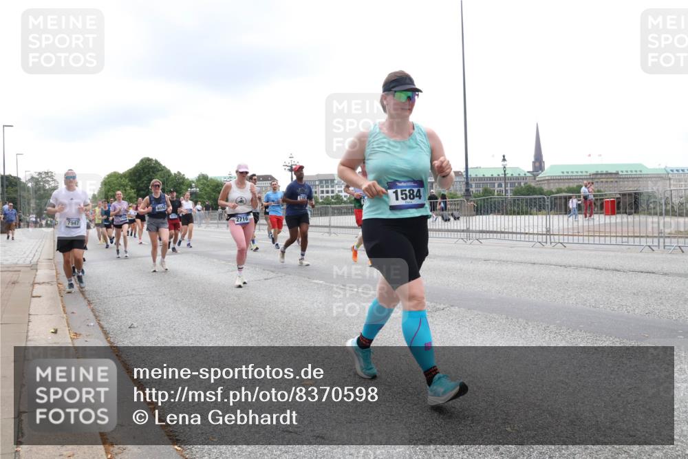 29.06.2025 - hella hamburg halbmarathon Lena Gebhardt http://msf.ph/oto/8370598 29.06.2025 10:48:52 Lombardsbrücke 7947, 12716, 116, 1584, 1142, 1167, 1584, 2160, 2395, 2437, 2438, 2627, 2713, 2716, 2792, 3086, 3215, 3224, 3253, 3661, 5010, 5118, 5479, 5480, 5551, 6015, 6437, 6566, 6979, 7062, 7203, 7947, 7948, 8461, 8719, 8760, 9341, 9359, 9552, 9787, 10059, 10081, 10204, 10366, 10524, 10654, 10656, 11000, 11031, 11192, 11364, 11365, 13814, 13845, 15715, 16498, 16499, 16701 meine-sportfotos.de