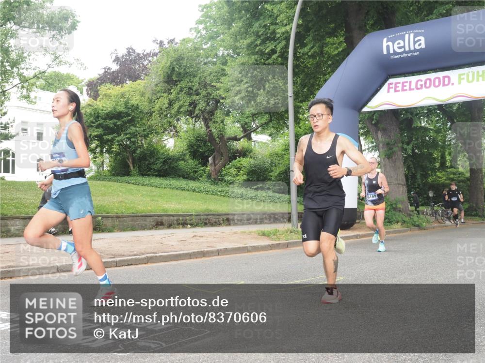 29.06.2025 - hella hamburg halbmarathon KatJ http://msf.ph/oto/8370606 29.06.2025 10:23:39 Zwischen KM18-KM19 57, 4477, 5048 meine-sportfotos.de