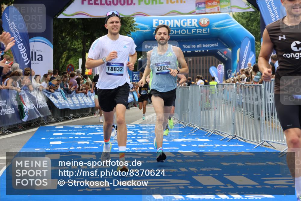 29.06.2025 - hella hamburg halbmarathon Strokosch-Dieckow http://msf.ph/oto/8370624 29.06.2025 10:27:36 Ziel 2203, 5367, 7651, 8731, 9804, 10655, 12341, 17354, 17893, 18832, 19114 meine-sportfotos.de