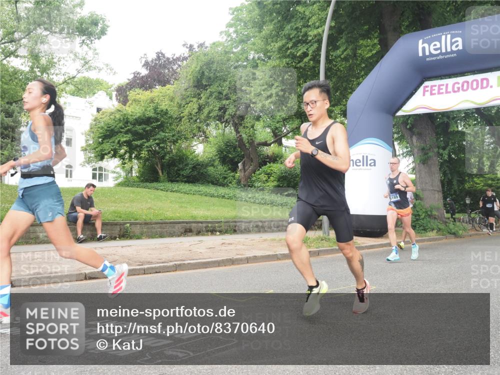29.06.2025 - hella hamburg halbmarathon KatJ http://msf.ph/oto/8370640 29.06.2025 10:23:39 Zwischen KM18-KM19 57, 4477, 5048 meine-sportfotos.de
