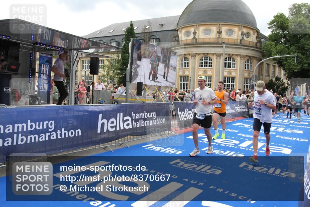29.06.2025 - hella hamburg halbmarathon Michael Strokosch http://msf.ph/oto/8370667 29.06.2025 10:58:19 Ziel 1595, 4426, 4592, 4708, 6104, 6147, 8290, 9230, 11645, 14631, 18068 meine-sportfotos.de