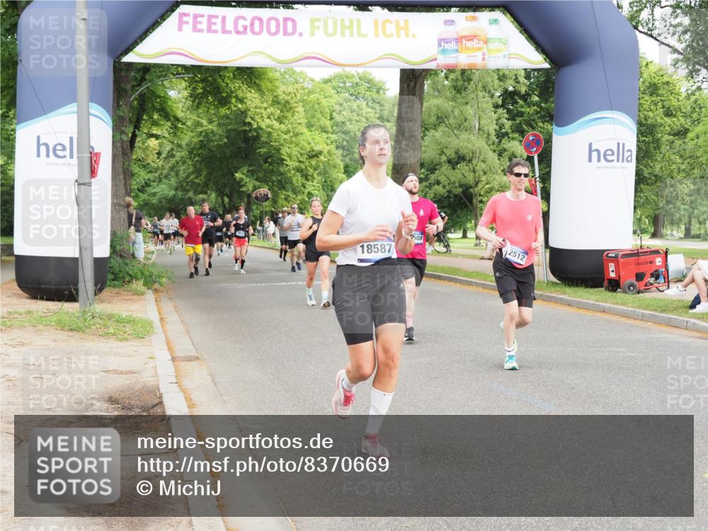 29.06.2025 - hella hamburg halbmarathon MichiJ http://msf.ph/oto/8370669 29.06.2025 10:44:35 Zwischen KM18-KM19 1239, 3141, 4579, 6592, 8322, 10599, 11018, 11043, 13863, 14266, 16227, 17543, 18508, 18587, 18652 meine-sportfotos.de