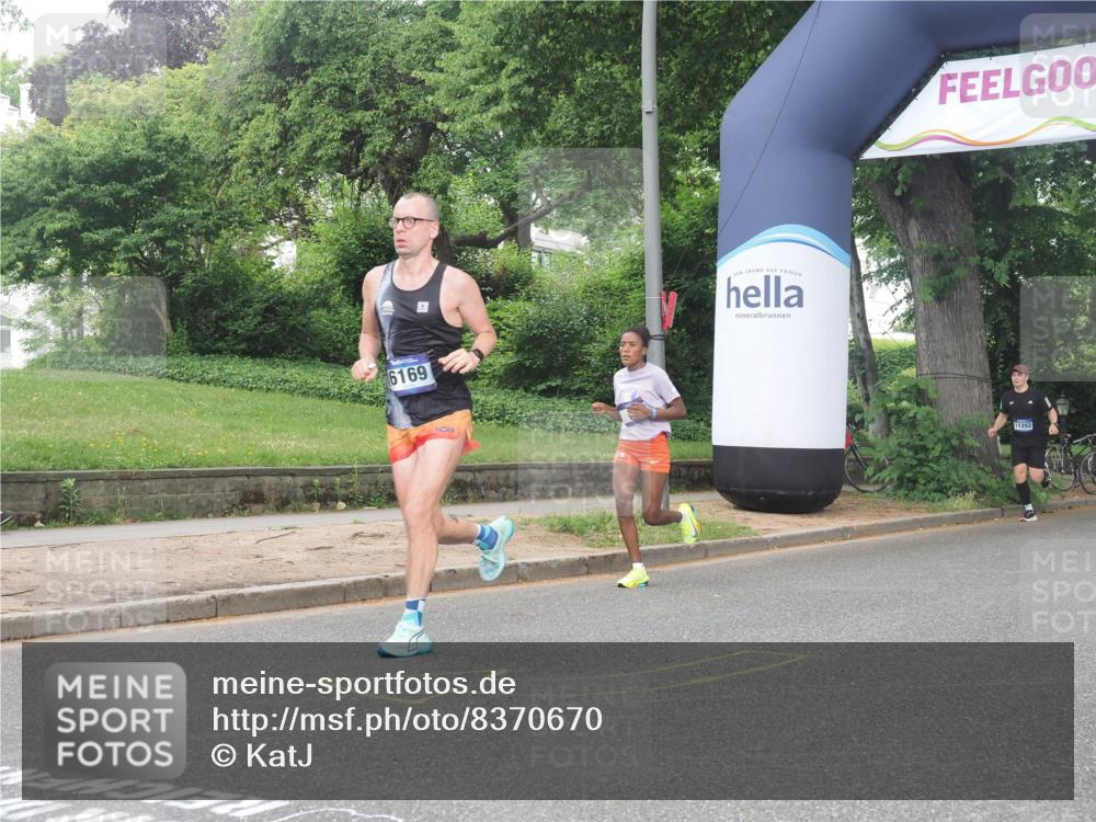 29.06.2025 - hella hamburg halbmarathon KatJ http://msf.ph/oto/8370670 29.06.2025 10:23:40 Zwischen KM18-KM19 57, 4477, 5048, 6169 meine-sportfotos.de