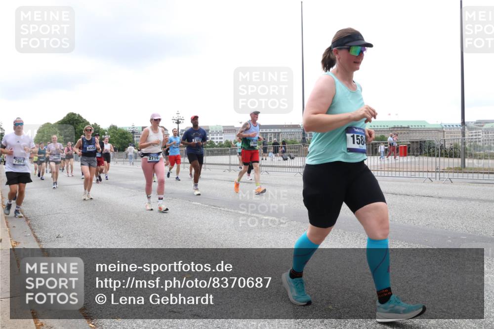 29.06.2025 - hella hamburg halbmarathon Lena Gebhardt http://msf.ph/oto/8370687 29.06.2025 10:48:53 Lombardsbrücke 7947, 17046, 9552, 2716, 1167, 1384, 158, 1142, 1167, 1584, 2160, 2395, 2437, 2438, 2627, 2713, 2716, 2792, 3086, 3215, 3224, 3253, 3661, 5010, 5118, 5479, 5480, 5551, 6015, 6437, 6566, 6979, 7062, 7203, 7947, 7948, 8461, 8719, 8760, 9341, 9359, 9552, 9787, 10059, 10081, 10204, 10366, 10524, 10654, 10656, 11000, 11031, 11192, 11364, 11365, 13814, 13845, 15715, 16498, 16499, 16701 meine-sportfotos.de