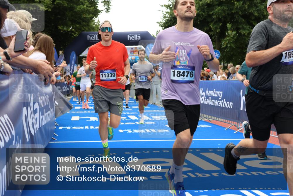 29.06.2025 - hella hamburg halbmarathon Strokosch-Dieckow http://msf.ph/oto/8370689 29.06.2025 10:49:28 Ziel 1342, 1476, 2516, 2592, 2596, 2878, 2889, 5705, 8437, 8689, 8813, 9038, 9649, 11339, 11340, 11679, 11779, 12094, 12670, 13233, 13269, 14562, 14838, 15392, 15784, 15857, 15894, 15966, 16114, 16592, 16738, 16891, 17001, 18476, 18887, 18960 meine-sportfotos.de