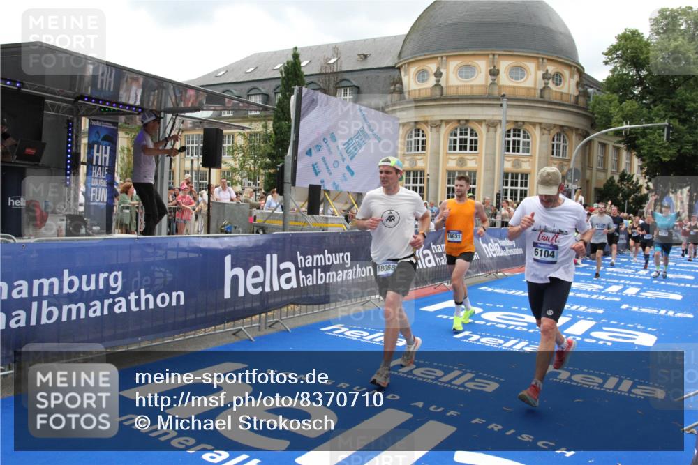 29.06.2025 - hella hamburg halbmarathon Michael Strokosch http://msf.ph/oto/8370710 29.06.2025 10:58:20 Ziel 1595, 4592, 4708, 6104, 6147, 9230, 9485, 11645, 14631, 15434, 18068 meine-sportfotos.de