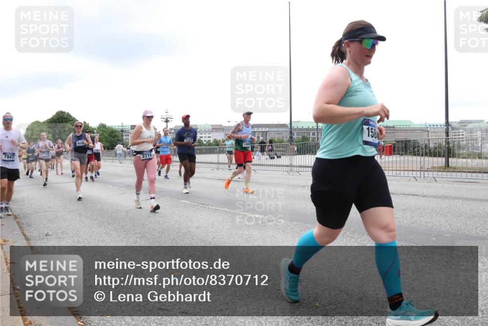 29.06.2025 - hella hamburg halbmarathon Lena Gebhardt http://msf.ph/oto/8370712 29.06.2025 10:48:53 Lombardsbrücke 7947, 955, 215, 2716, 1467, 158, 1142, 1167, 1584, 2160, 2395, 2437, 2438, 2627, 2713, 2716, 2792, 3086, 3215, 3224, 3253, 3661, 5010, 5118, 5479, 5480, 5551, 6015, 6437, 6566, 6979, 7062, 7203, 7947, 7948, 8461, 8719, 8760, 9341, 9359, 9552, 9787, 10059, 10081, 10204, 10366, 10524, 10654, 10656, 11000, 11031, 11192, 11364, 11365, 13814, 13845, 15715, 16498, 16499, 16701 meine-sportfotos.de
