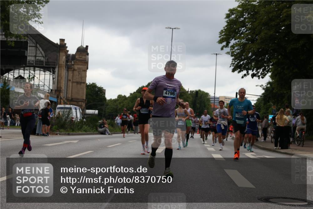 29.06.2025 - hella hamburg halbmarathon Yannick Fuchs http://msf.ph/oto/8370750 29.06.2025 10:53:39 20KM 2780, 3114, 3425, 4238, 4379, 4796, 4986, 6327, 6470, 7287, 7824, 8030, 8326, 8481, 8807, 9741, 9985, 10488, 10587, 11018, 11114, 11158, 11159, 11250, 11757, 12406, 12736, 12779, 12862, 13036, 13706, 13761, 14471, 14928, 15083, 15525, 15785, 15914, 16227, 16530, 16754, 16915, 17176, 17304, 17860, 18377, 18485, 18716, 18855, 19178 meine-sportfotos.de
